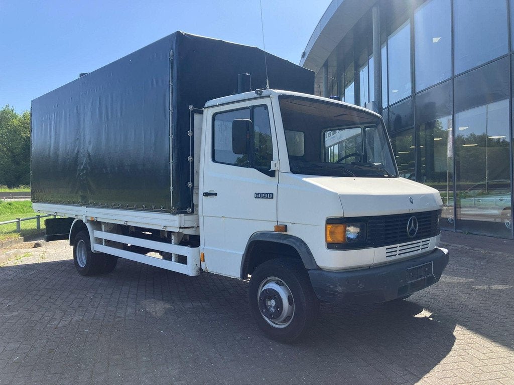 Mercedes-Benz Bestelwagen Pick-up laadbak 609 D 131000KM! UN, Auto's, Bestelauto's, Gebruikt, 2700 kg, 4 cilinders, 4000 cc