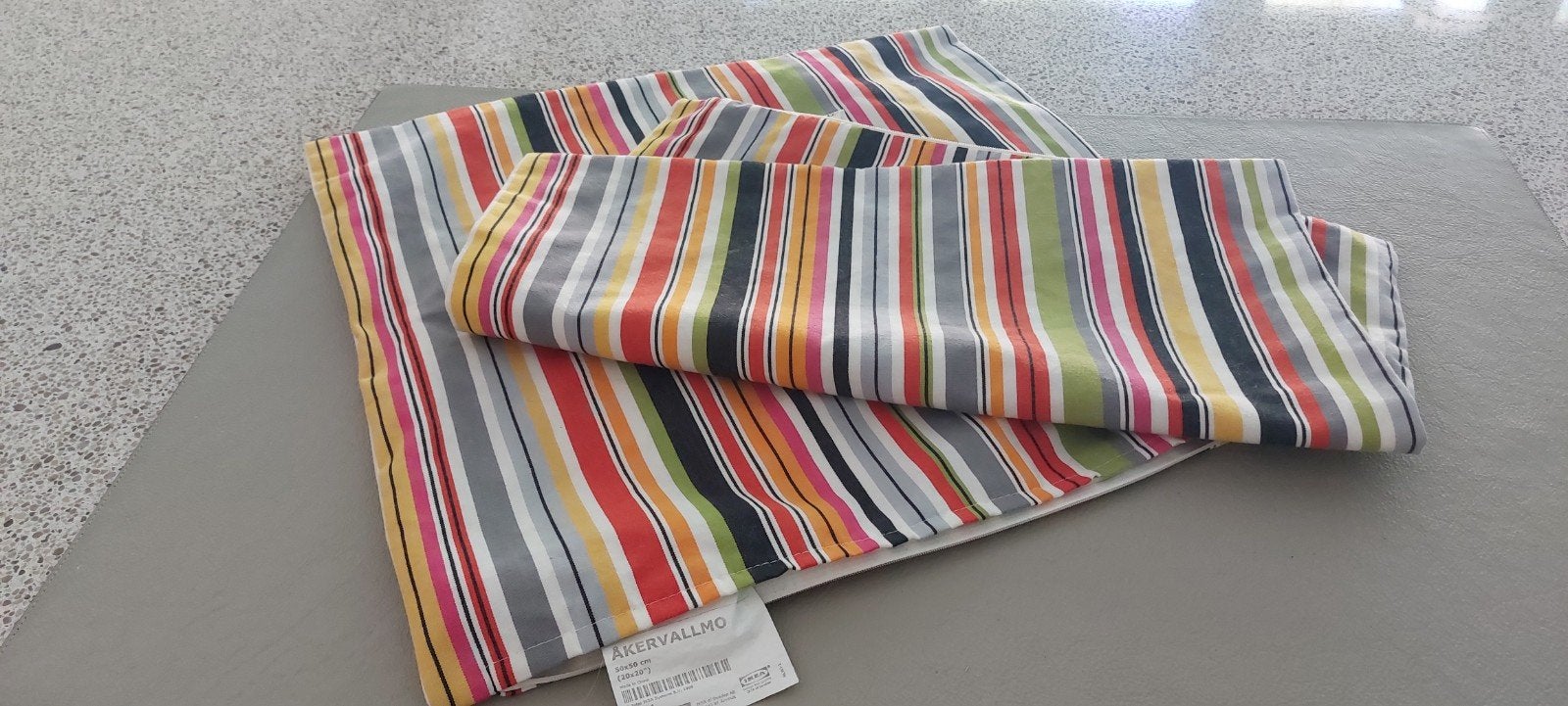 IKEA ÅKERVALLMO kussenhoes 2 stuks- Gestreept meerkleurig l, Huis en Inrichting, Keuken | Textiel, Ophalen, Zo goed als nieuw
