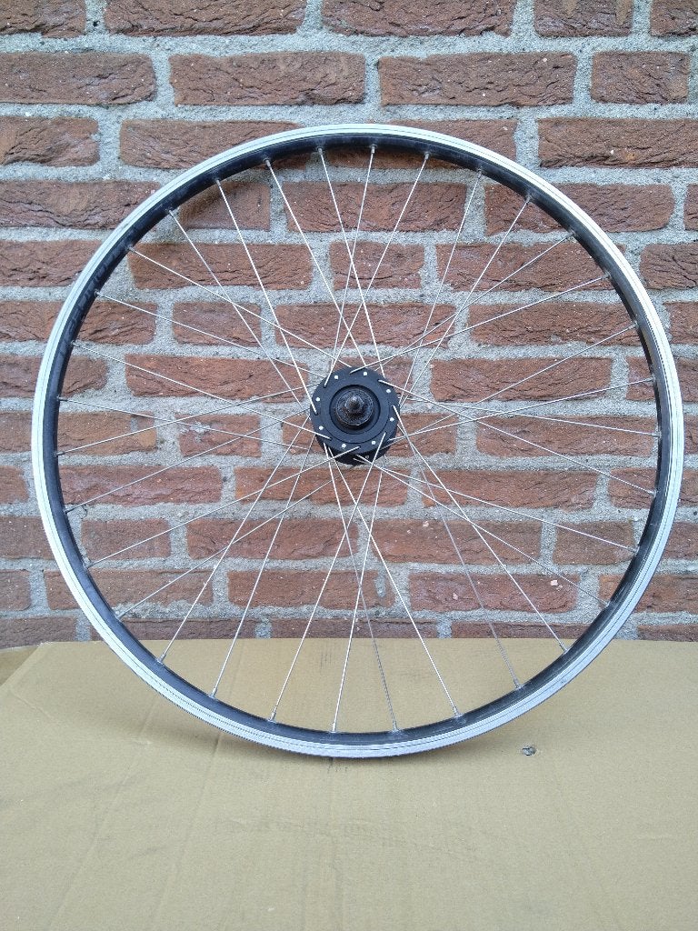 Voorwiel 28 inch met naaf dynamo €30,-, Fietsen en Brommers, Fietsonderdelen, Gebruikt, Ophalen of Verzenden, Volgt, Volgt