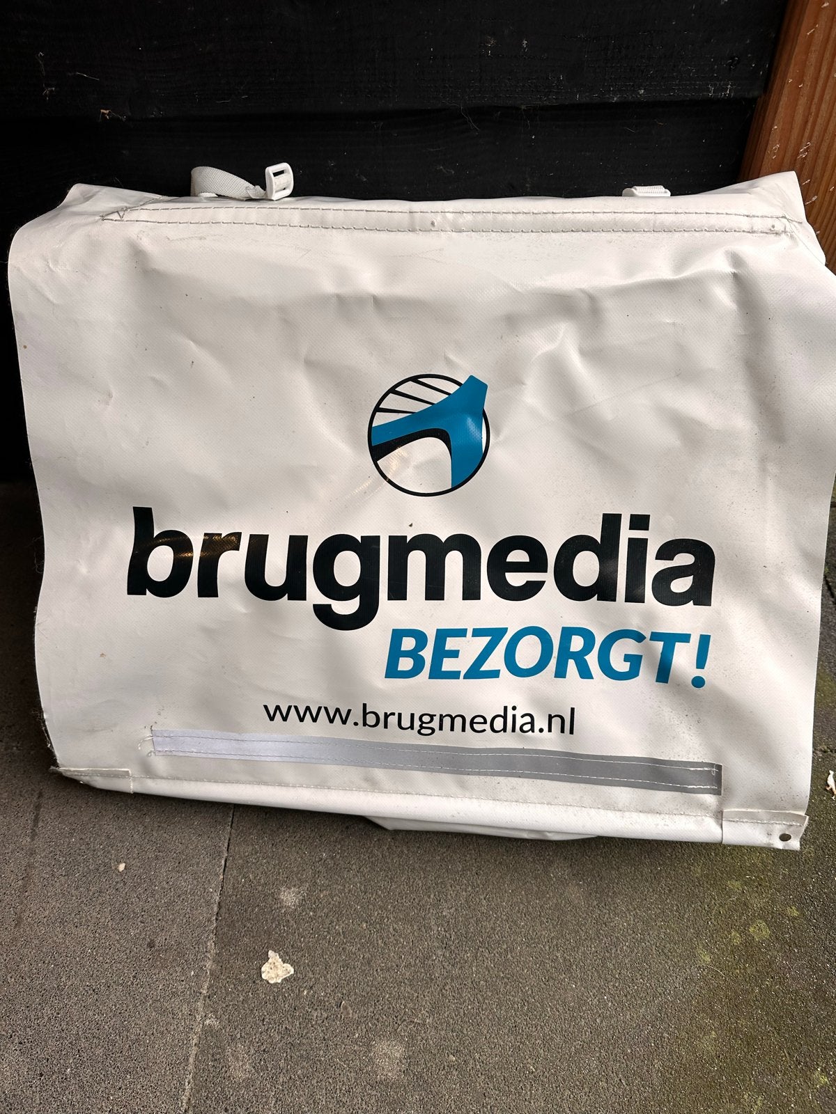 Brugmedia Bezorgt! Krantentas / Foldertas all inn, Ophalen, Gebruikt