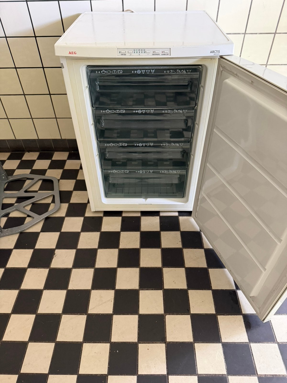 Goedwerkende AEG vriezer VASTE PRIJS  70  EURO, Ophalen, Zo goed als nieuw, Minder dan 60 cm, Minder dan 85 cm