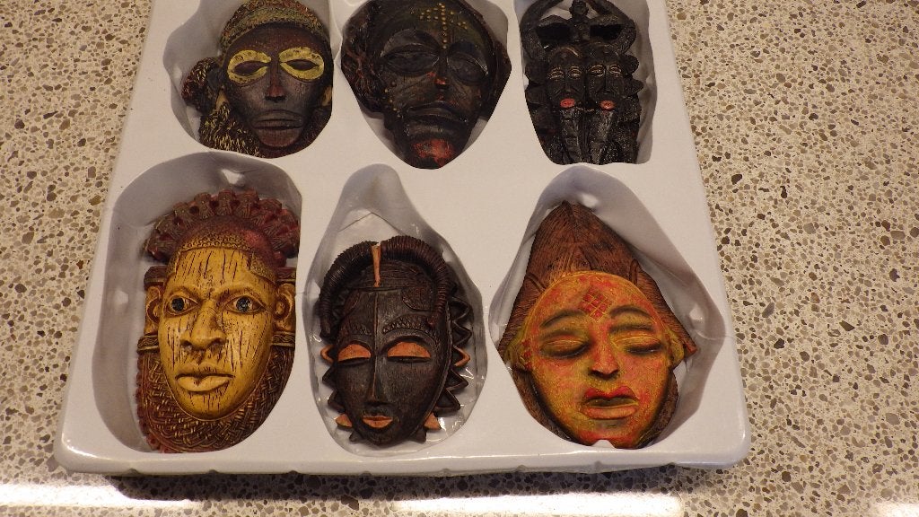 mooie maskers in een doos, Ophalen of Verzenden, Gebruikt