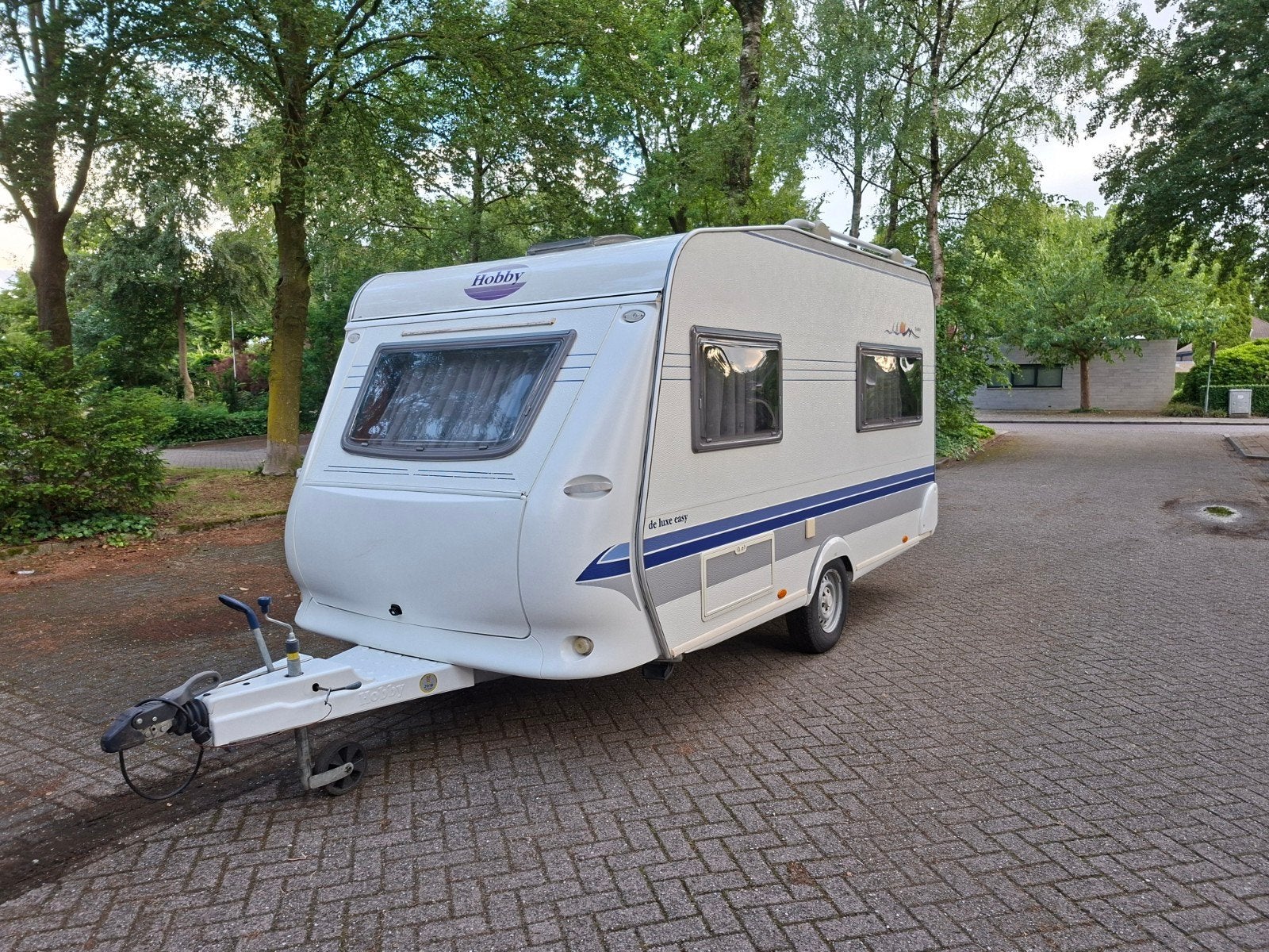 Hobby 400 SF De Luxe Easy (2006) incl. voortent en luifel, Hobby, Dwarsbed, Treinzit, 750 - 1000 kg