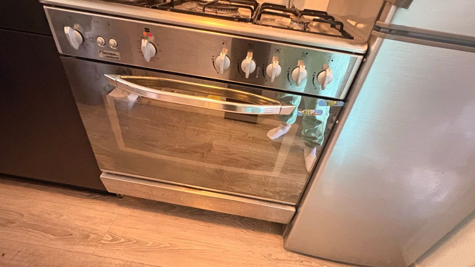 Vrijstaand gasfornuis met oven  GRATIS OUD IJZER, Witgoed en Apparatuur, Ophalen, 4 kookzones, Zo goed als nieuw, Gas