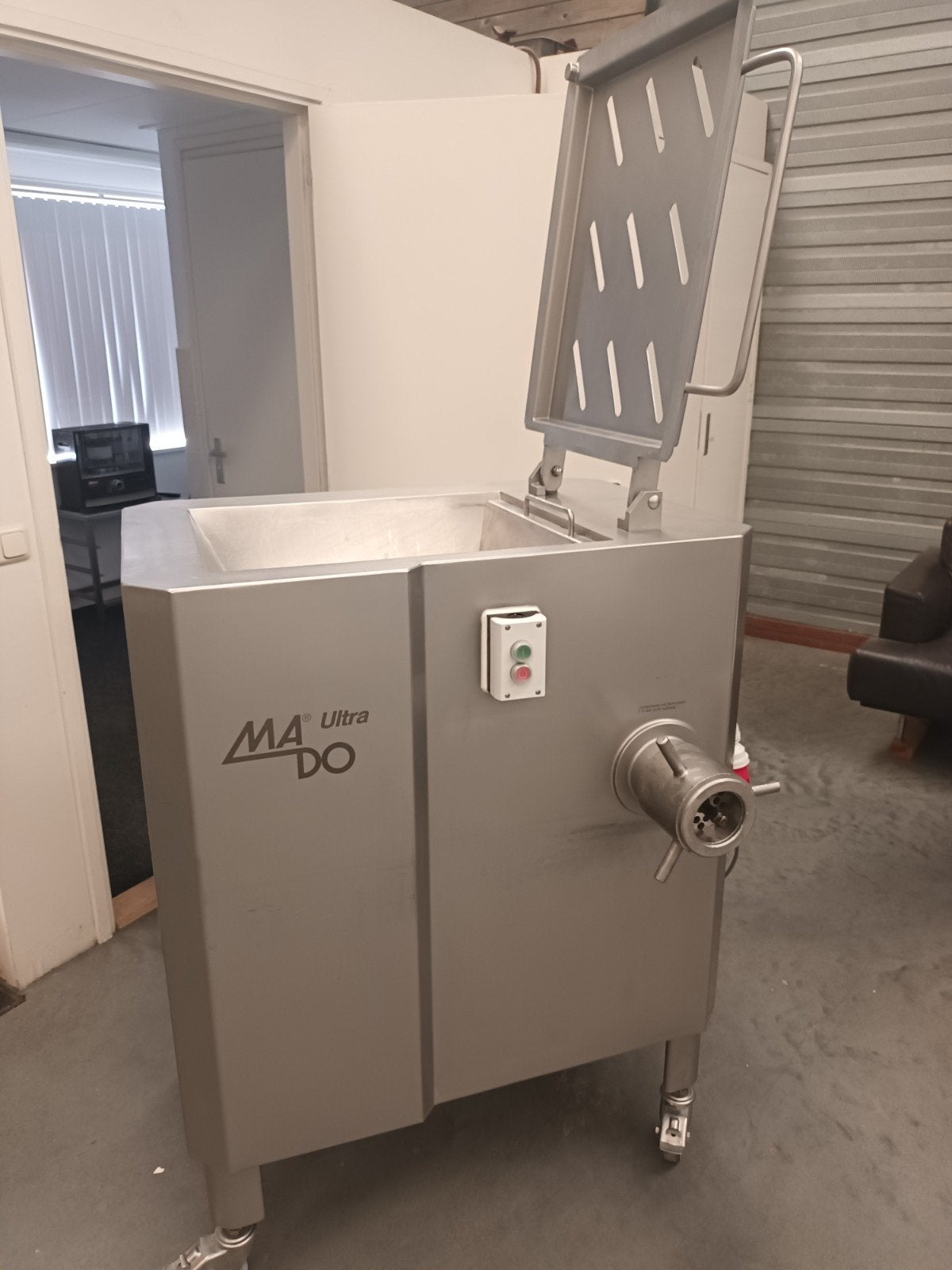 MADO GEHAKTMOLEN MEW 620 SLAGERIJ INVENTARIS, Ophalen, Zo goed als nieuw