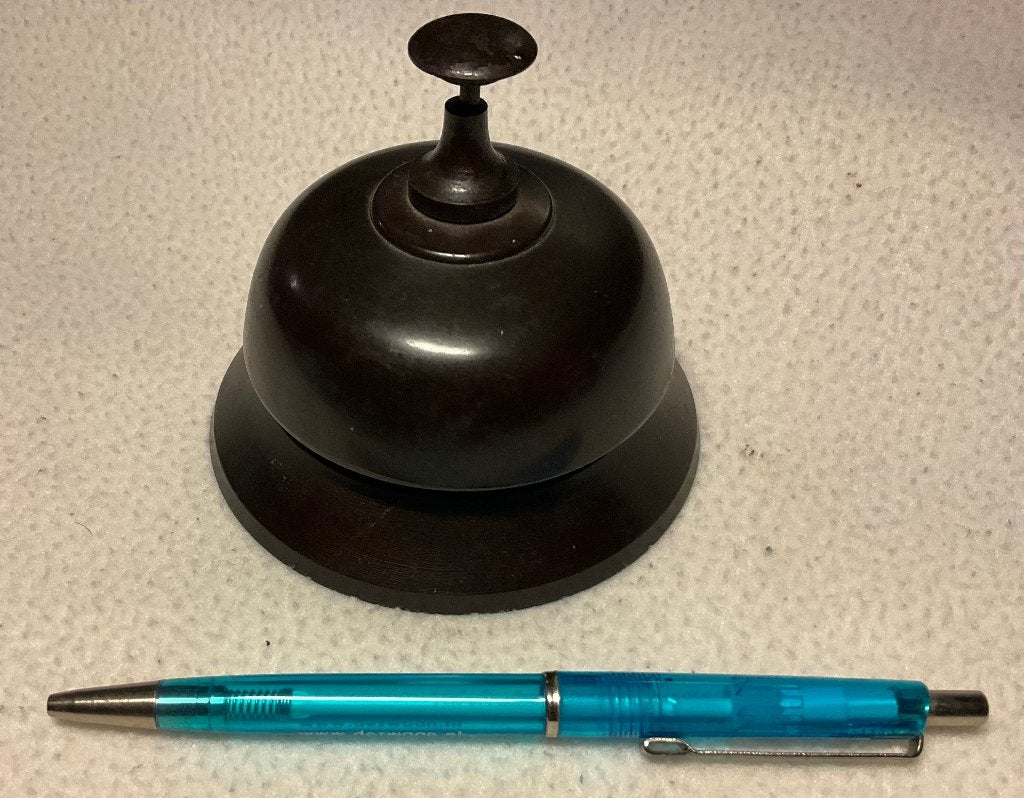 Antieke bronzen tafelbel met mooi patina, Antiek en Kunst, Ophalen, Brons