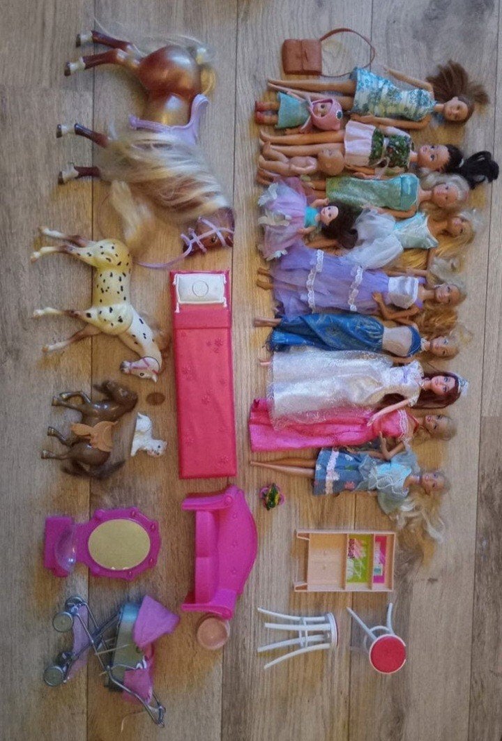 Set Barbie poppen, paarden en meubels, Ophalen of Verzenden, Gebruikt, Barbie