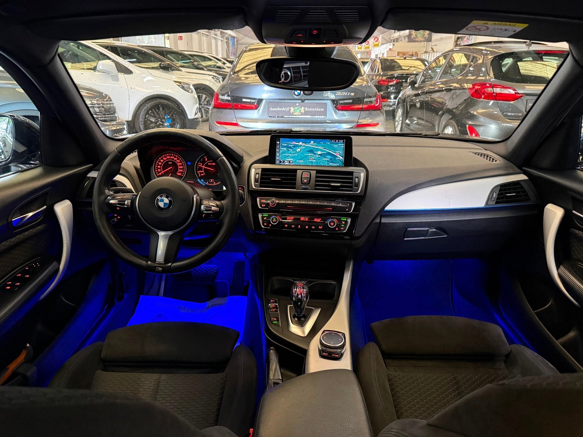 BMW 1-serie 125d High Executive PDC/CAM/LEER/NAV/LMV-18/PANO, Auto's, BMW, 4 cilinders, Bedrijf, Diesel, 22 km/l