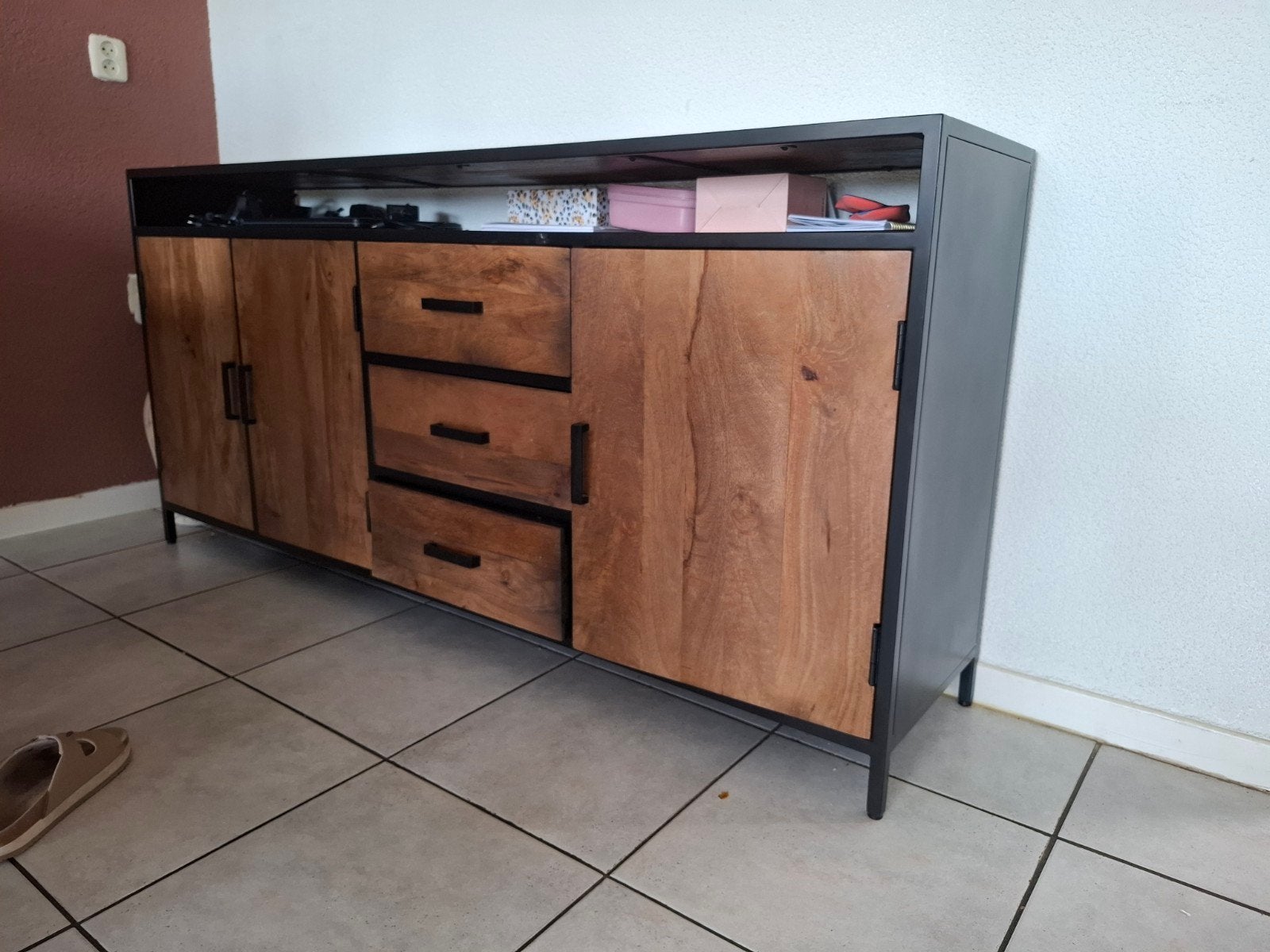 Industriële Dressoir/TV-meubel van Mangohout en Metaal, 150 tot 200 cm, Zo goed als nieuw, Industrieel, 25 tot 50 cm
