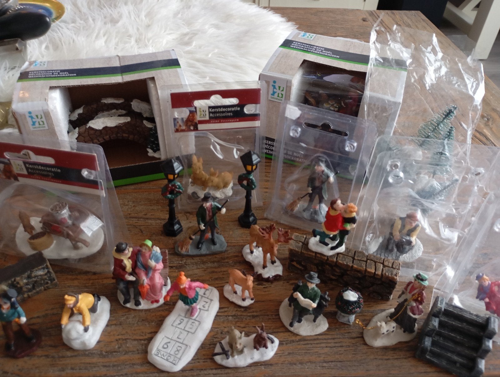 50DIVERSEN KERSTSPULLEN V DORP TEMAKEN ZIT NIEUWE BIJ NU 60€, Ophalen of Verzenden, Nieuw