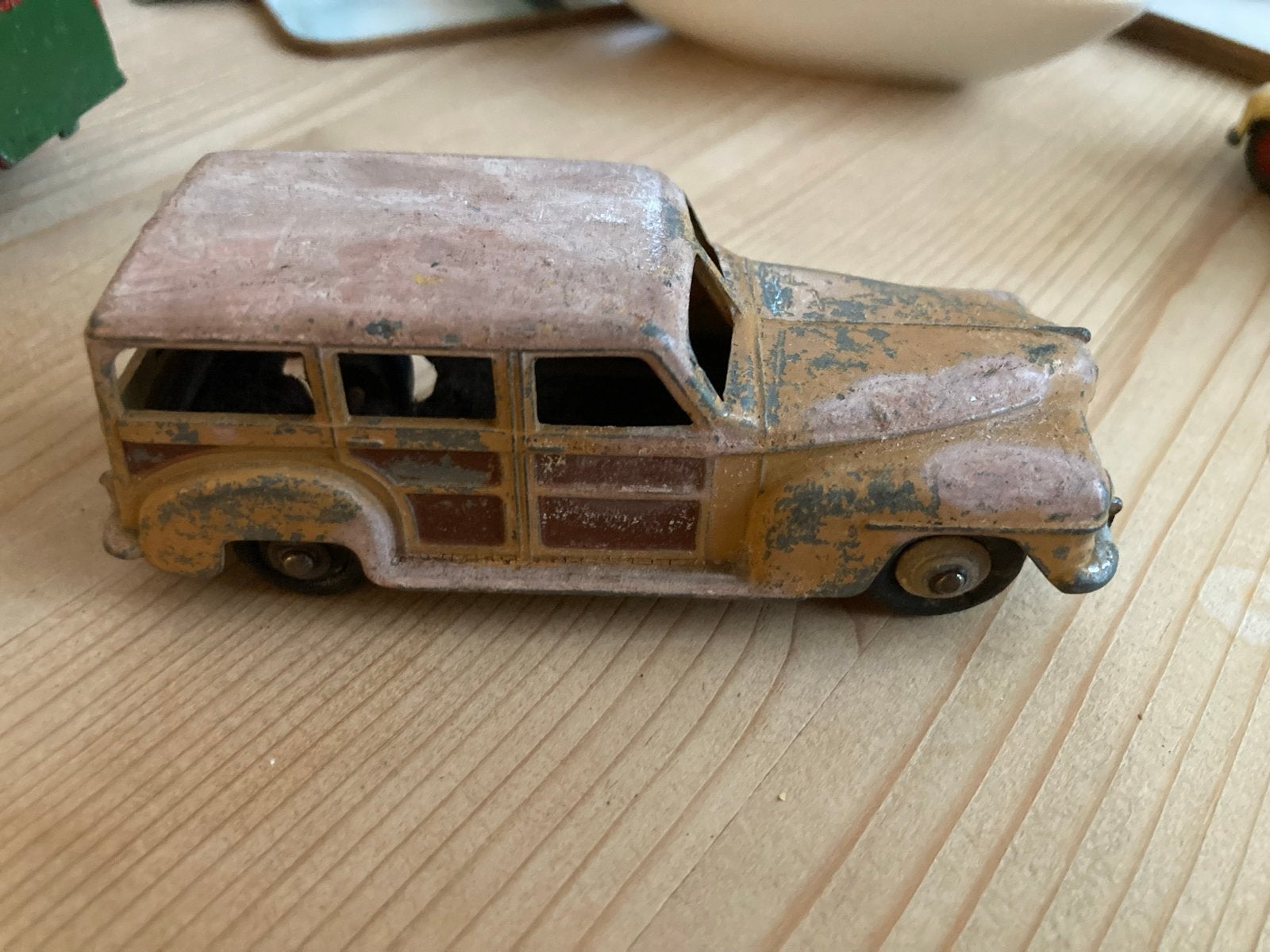 Dinky Toys Bedford Plymouth Estate Station Wagon Woody, Verzamelen, Ophalen of Verzenden, Gebruikt