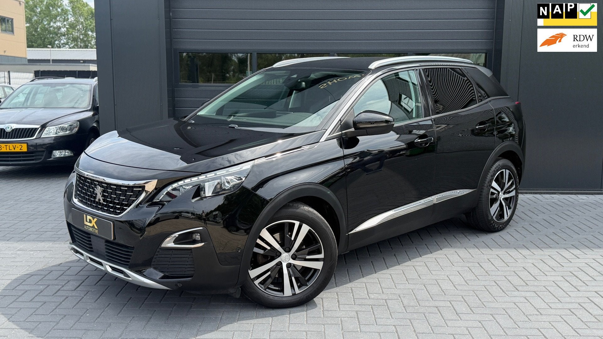 Peugeot 3008 1.2 PureTech Allure Airco|Carplay|Keyless|Distr, Gebruikt, Euro 6, 1199 cc, Leder en Stof