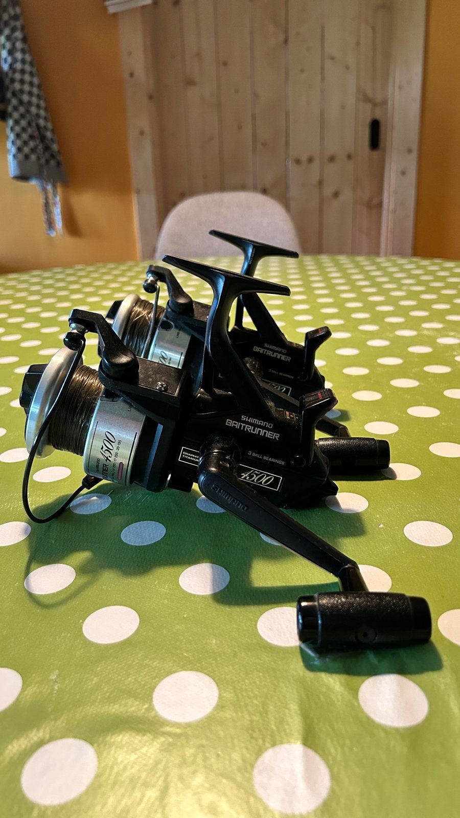 Set van 2 stuks: Shimano Baitrunner 4500, Watersport en Boten, Ophalen of Verzenden, Zo goed als nieuw, Molen