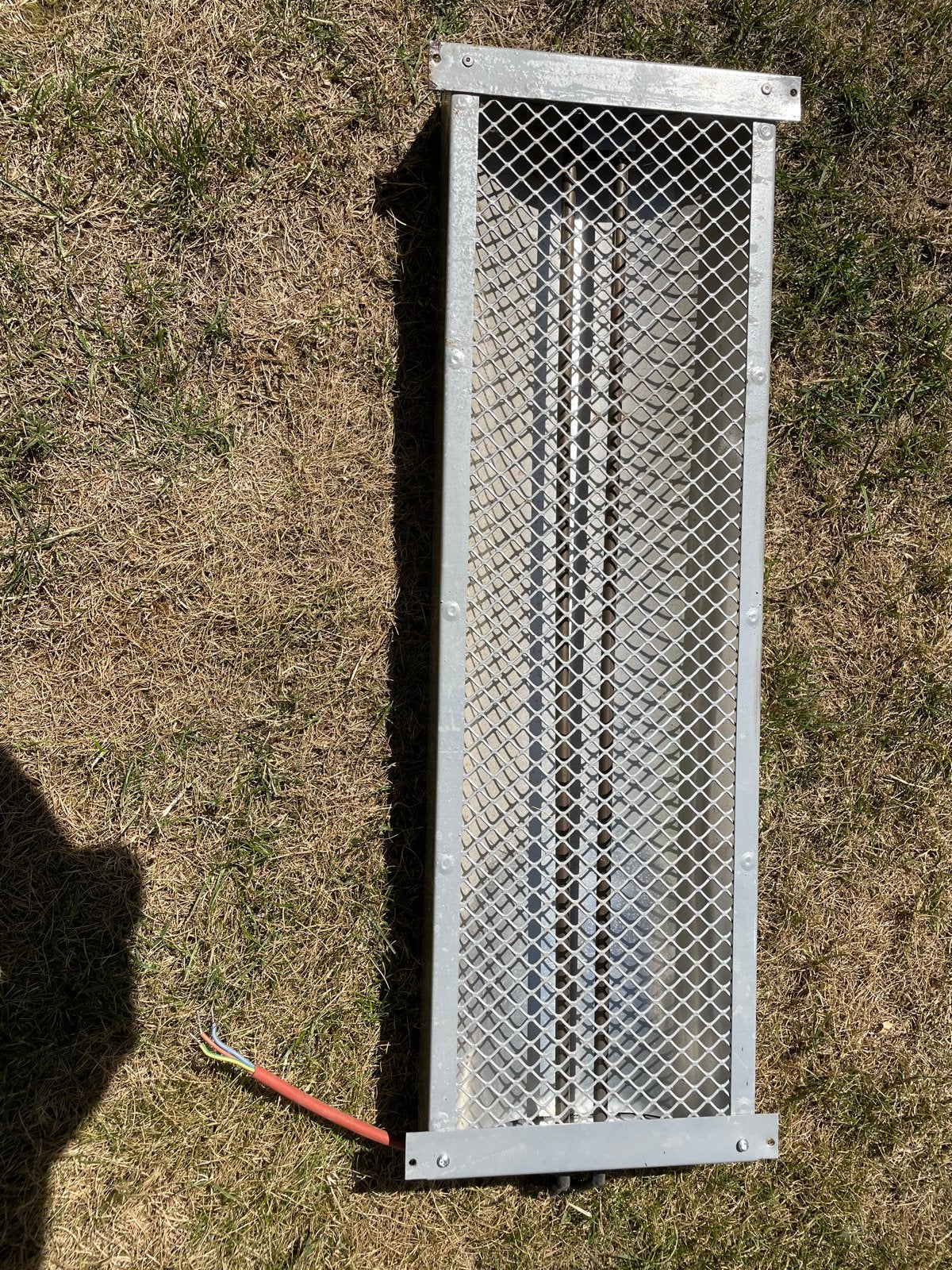 Industriële verwarming met beschermrooster, Ophalen, 30 tot 80 cm, Gebruikt, Radiator