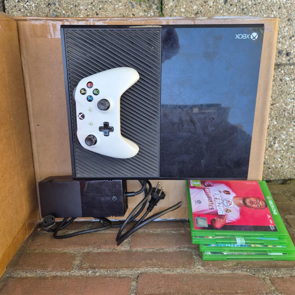 Xbox One met controller en 4 games, Ophalen, Xbox One, Met 1 controller, 500 GB