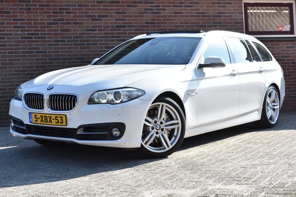 BMW 5-serie Touring 525d High Executive '13 Xenon Leder Pano, Automaat, Achterwielaandrijving, 2000 kg, Wit
