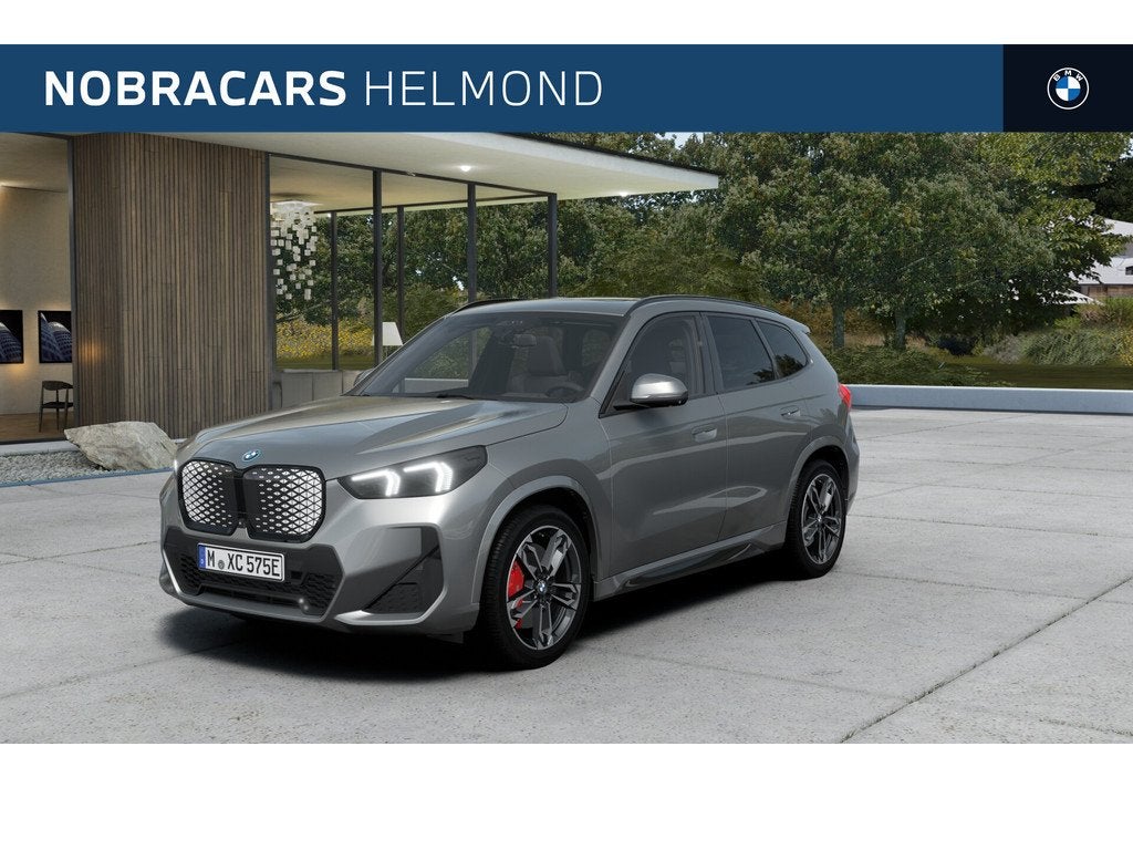 BMW iX1 eDrive20 M Sport / Panoramadak / Trekhaak / Sportsto