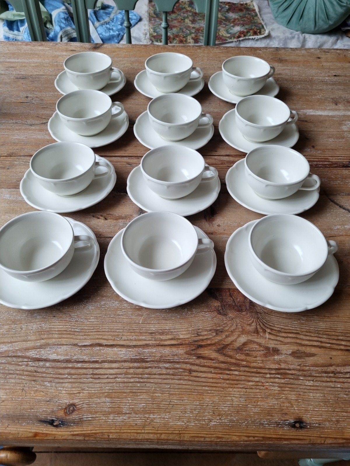12 puntgave,room witte kop en schotels in Franse landhuissti, Huis en Inrichting, Keuken | Servies, Overige merken, Klassiek, Ophalen of Verzenden