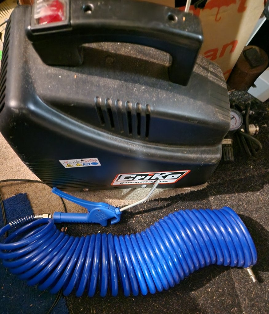 Criko Pneumatics luchtcompressor, Ophalen, 10 bar of meer, Zo goed als nieuw, Minder dan 200 liter/min