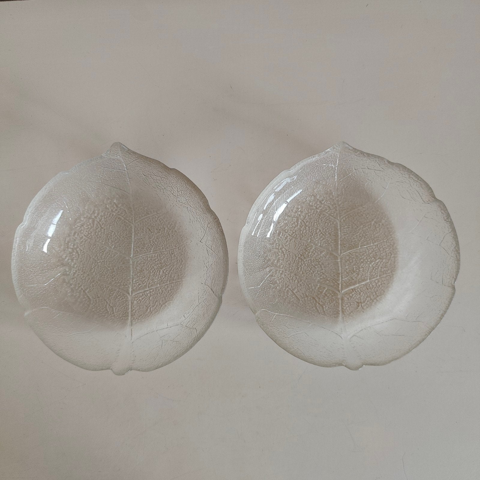 2 Vintage Arcoroc Aspen glazen schaaltjes met bladmotief, Vintage, Ophalen of Verzenden, Glas, Schaal of Schalen