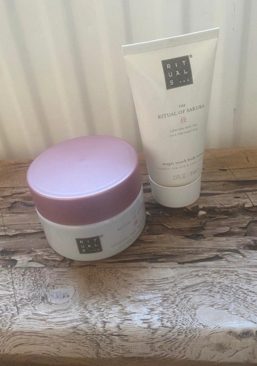 Rituals The Ritual of Sakura Renewing Body Scrub & Body Crea, Sieraden, Tassen en Uiterlijk, Uiterlijk | Lichaamsverzorging, Ophalen of Verzenden