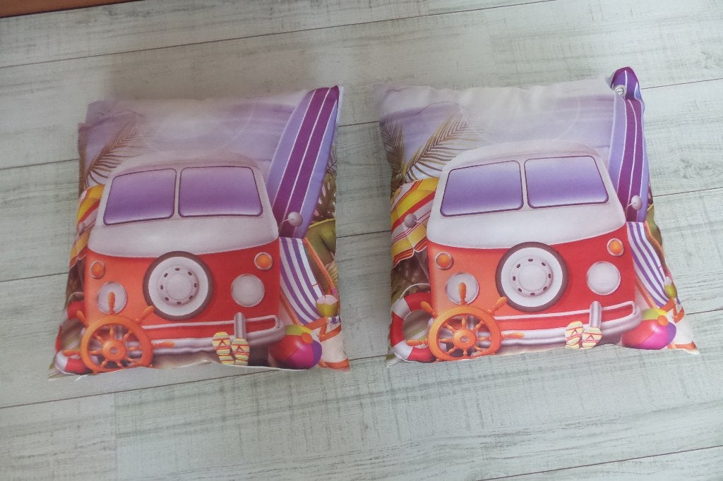vw kussens, Huis en Inrichting, Woonaccessoires | Kussens, Ophalen of Verzenden, Zo goed als nieuw, Sierkussen, Rood