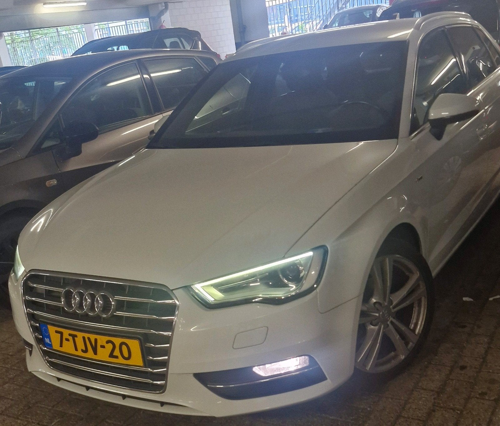 Audi A3 1.4 Tfsi 90KW Sportback S-tronic 2013 Wit, Auto's, Audi, Euro 5, Bluetooth, Zwart, Leder en Stof