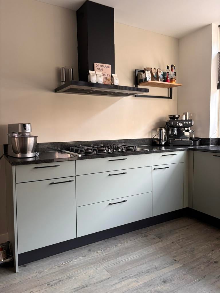 Gebruikte keuken met afzuigkap oven en gasfornuis., Ophalen, Gebruikt, Graniet of Steen, Hoekkeuken