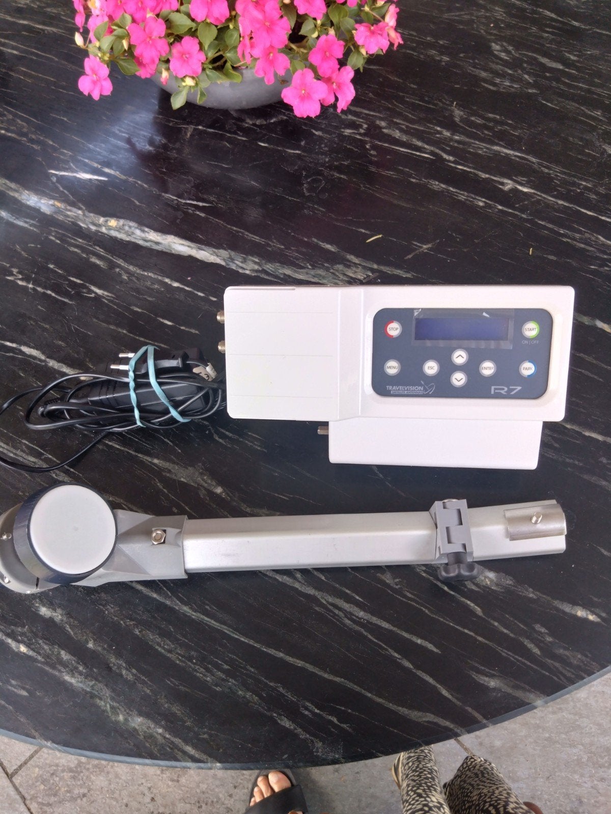 Travelvision R7 pro bedienings module + LNB met arm, Ophalen of Verzenden, Overige merken