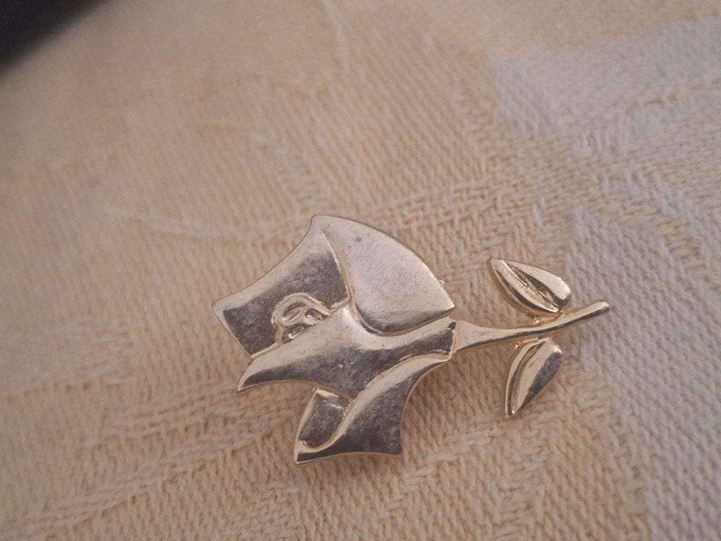 Elegante Broche Roos goudverguld, 4 tot 7 cm, Ophalen of Verzenden, Zo goed als nieuw, Goud