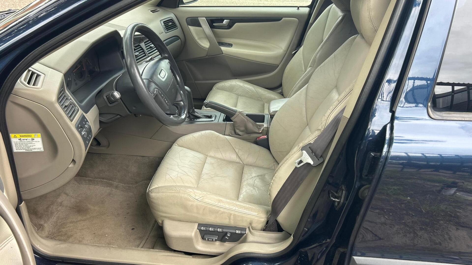 Volvo V70 2.4 T/1e Eig/200PK/Airco/CruiseContr/Leer/Trekhaak, Auto's, Gebruikt, Blauw, 2435 cc, 1570 kg
