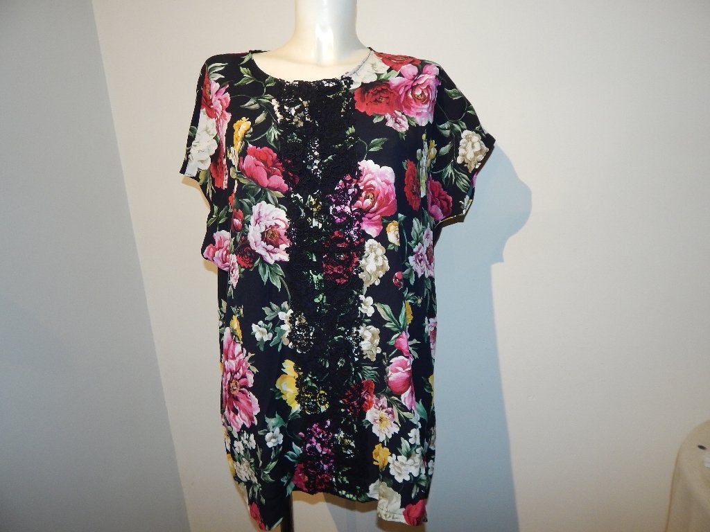 Dolce & Gabbana eerstelijns jurkje tuniek bloemen kant look