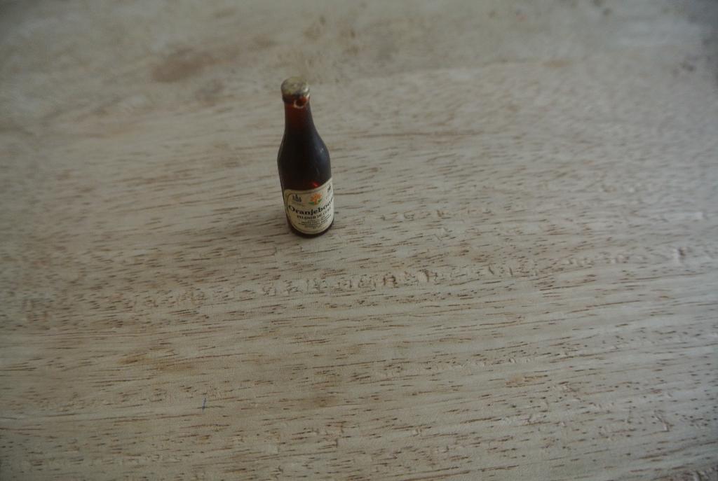 Poppenhuis Flesje Oranjeboom / nr 10, Ophalen of Verzenden, Gebruikt, Overige typen