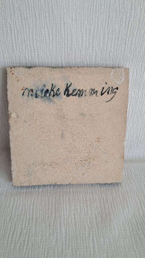 Foto 4 van Keramische Tegel van Mieke Kemming-Stork, gesigneerd