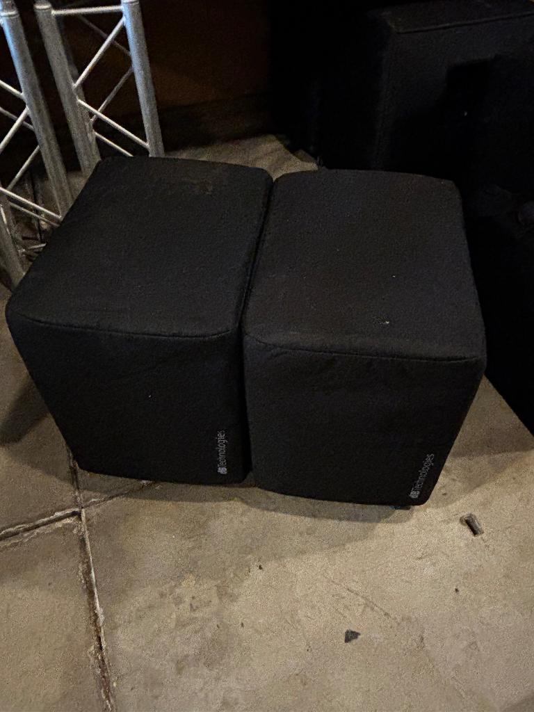 2 mooie Db technologies 615 met hoes, Ophalen, Zo goed als nieuw, 500 tot 1000 watt, P.A.