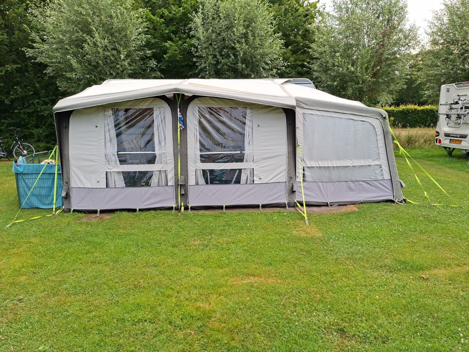 Kampa 390 Air Pro voortent met slaaptent/fietsenstalling., Caravans en Kamperen, Ophalen