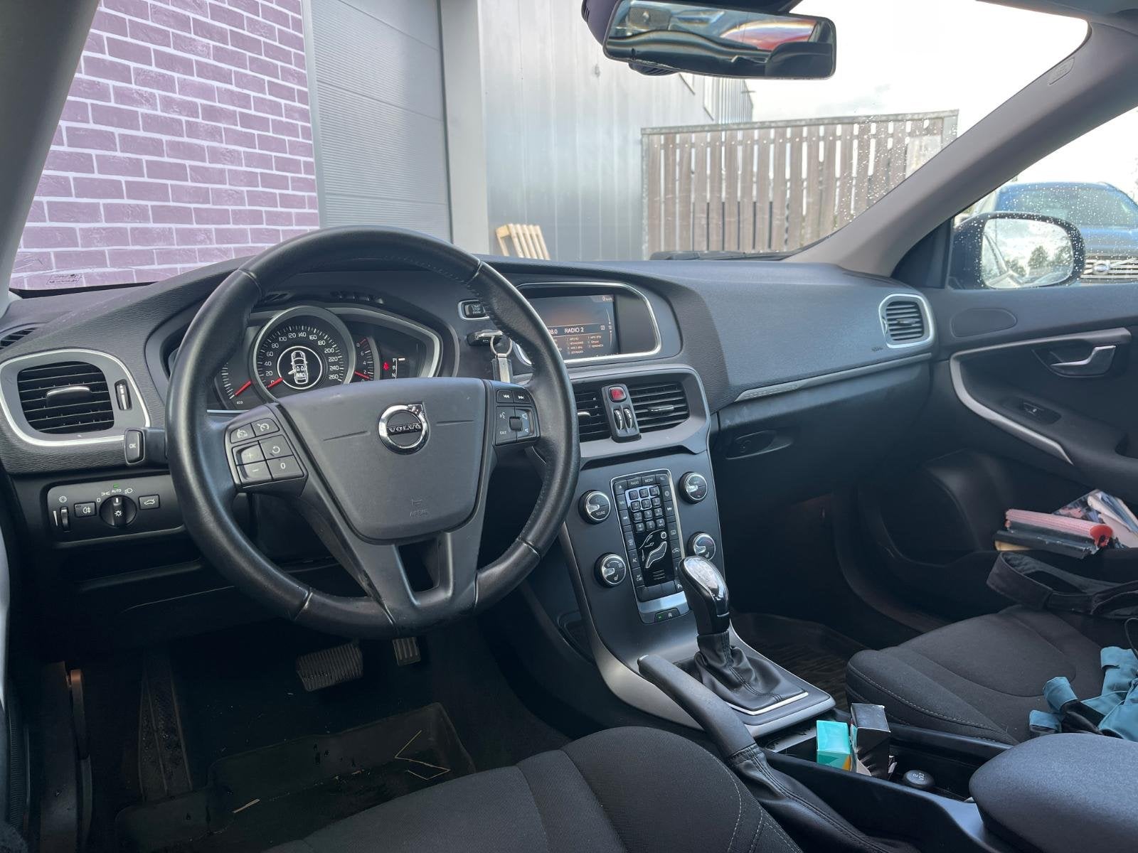 Volvo V40 Cross Country 1.5 T3 Nordic+ | Achteruitrijcamera, Auto's, 4 cilinders, Leder en Stof, 152 pk, Verwarming stoelen achter