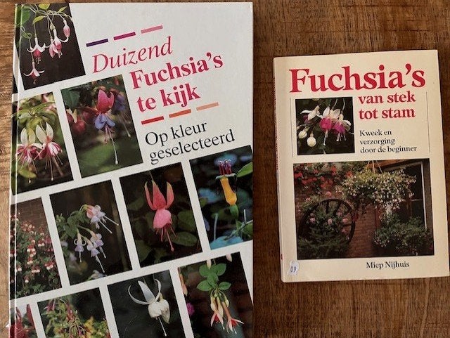 2 Fuchia boeken voor maar € 6,00, Boeken, Verzenden, Zo goed als nieuw, Tuinieren en Tuinplanten