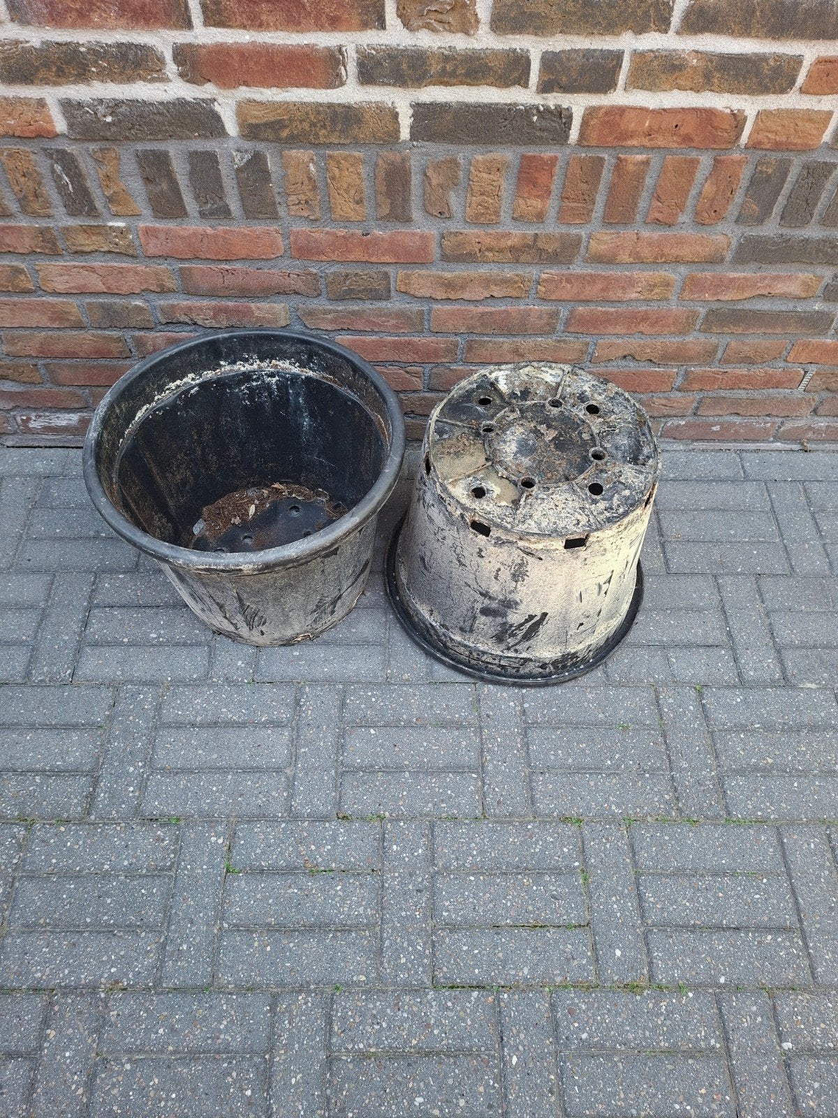 2 zwarte kweekpotten - diameter 40cm, hoogte 30cm, Ophalen, Kunststof, Gebruikt, Rond