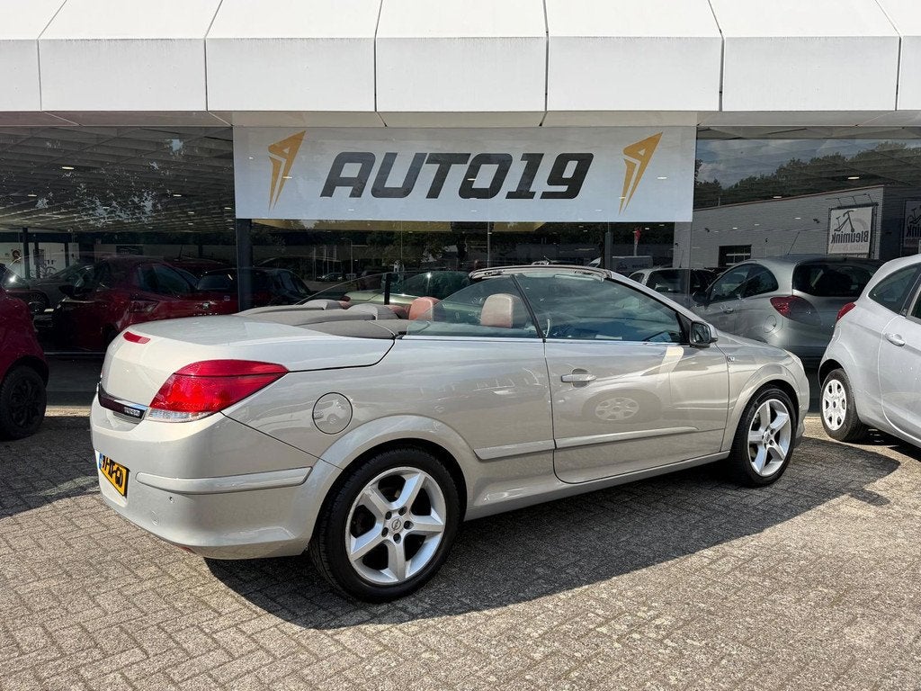Opel Astra TwinTop 1.8 Temptation | LEDER | NAV |, Stoelverwarming, Gebruikt, 4 cilinders, Cabriolet