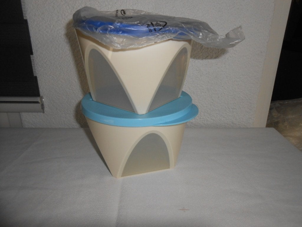 Tupperware Atlantis kom 1,5L Crème met blauw deksel NIEUW, Met deksel, Nieuw, Ophalen of Verzenden, Bak of Kom