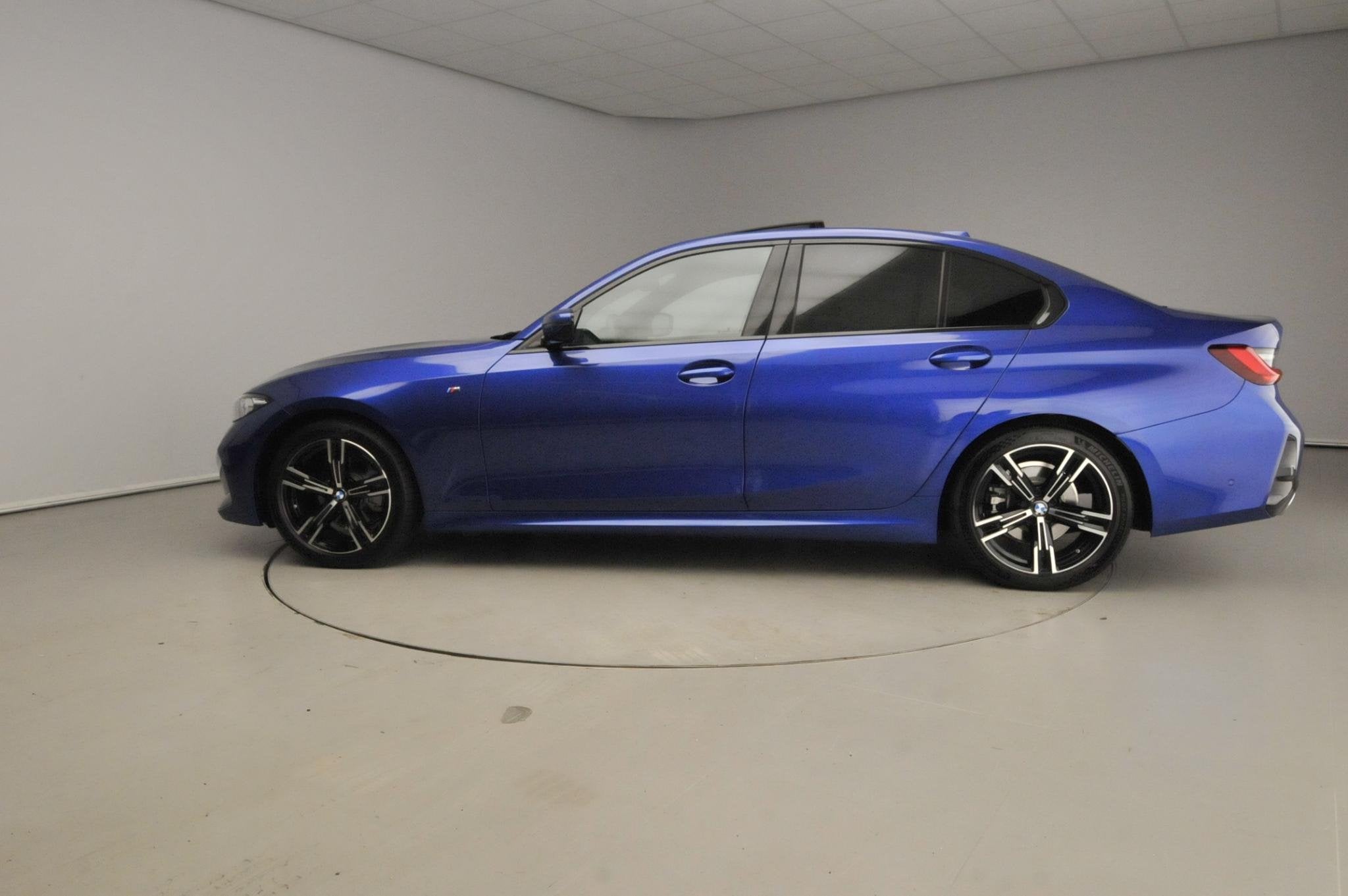 BMW 3 Serie Sedan 320i | M-Sportpakket | LED | Navigatie | S, Automaat, Gebruikt, 4 cilinders, Met garantie (alle)