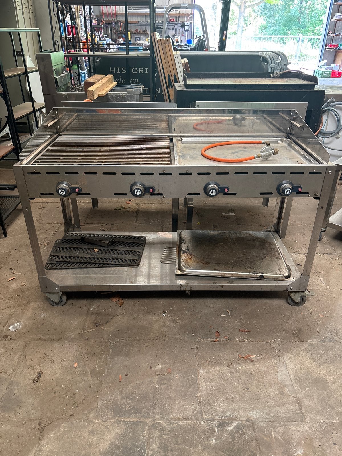 Professionele RVS BBQ Grill met Bakplaat op Gas, Ophalen, Gebruikt