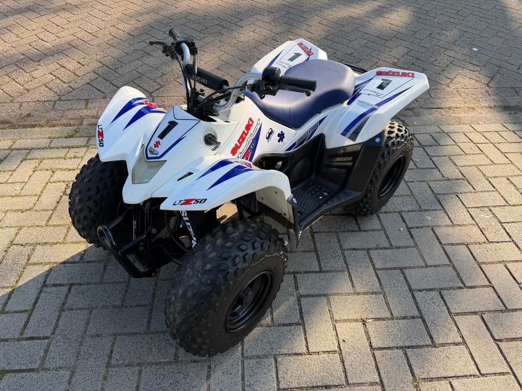 Zeer mooie SUZUKI LTZ50, Motoren, Quads en Trikes