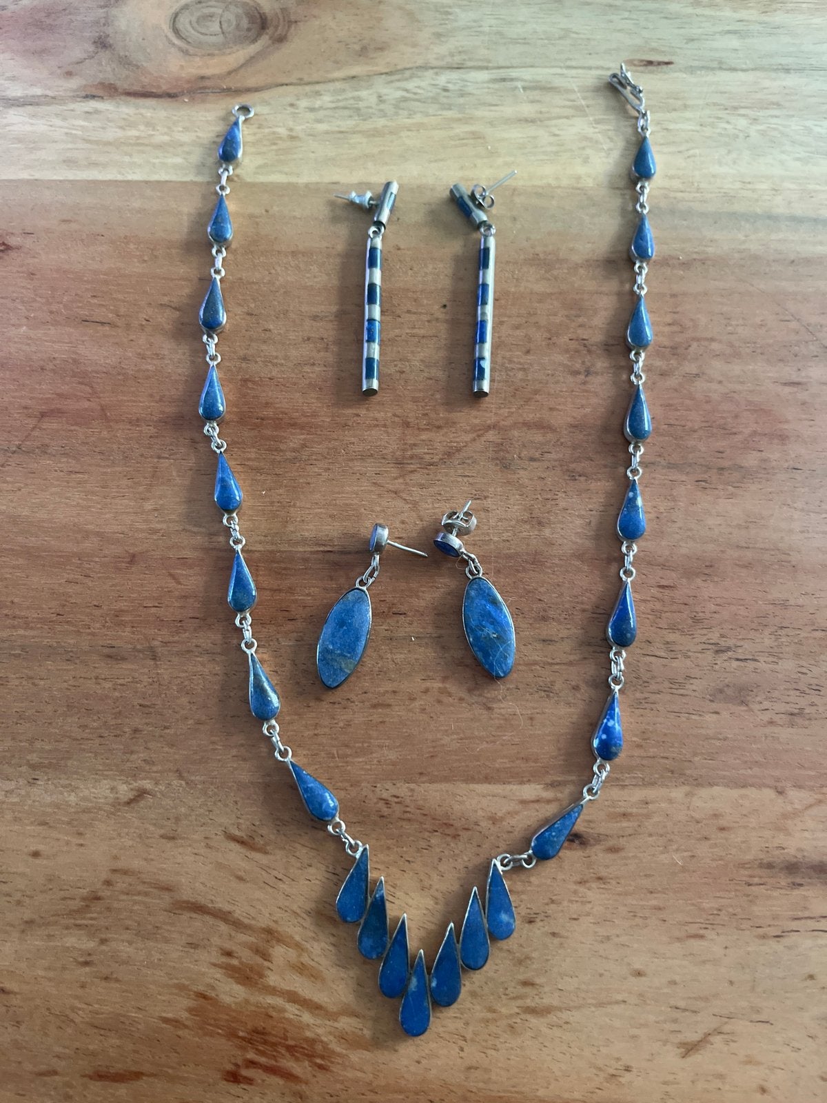 Zilveren lapis lazuli ketting en oorbellen met blauwe stenen, Sieraden, Tassen en Uiterlijk, Blauw, Ophalen of Verzenden, Zo goed als nieuw