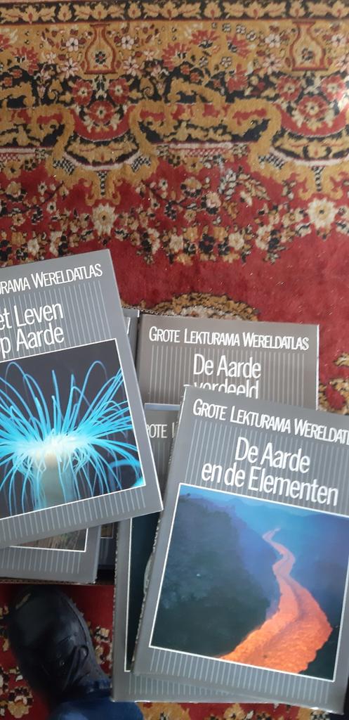 Encyclopedie boeken, Ophalen, Zo goed als nieuw