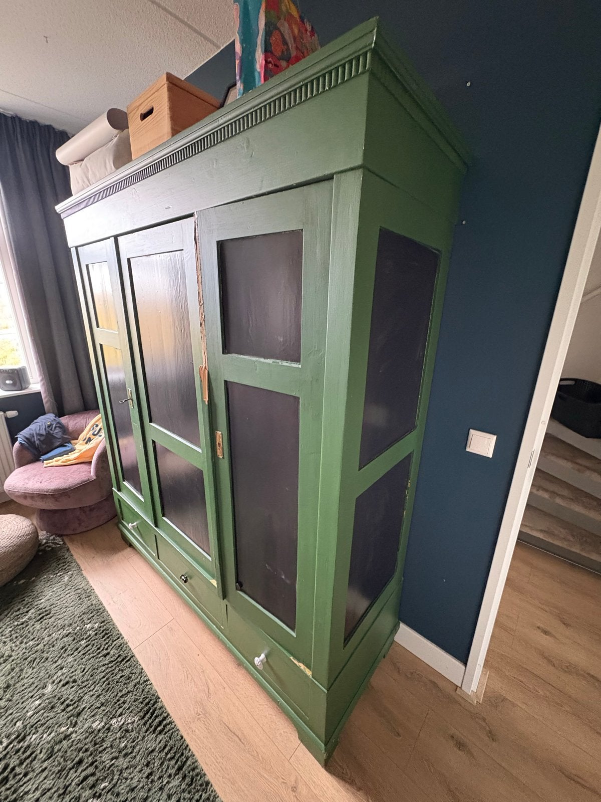 Groene vintage kledingkast met magneet/krijtbord deuren, Ophalen