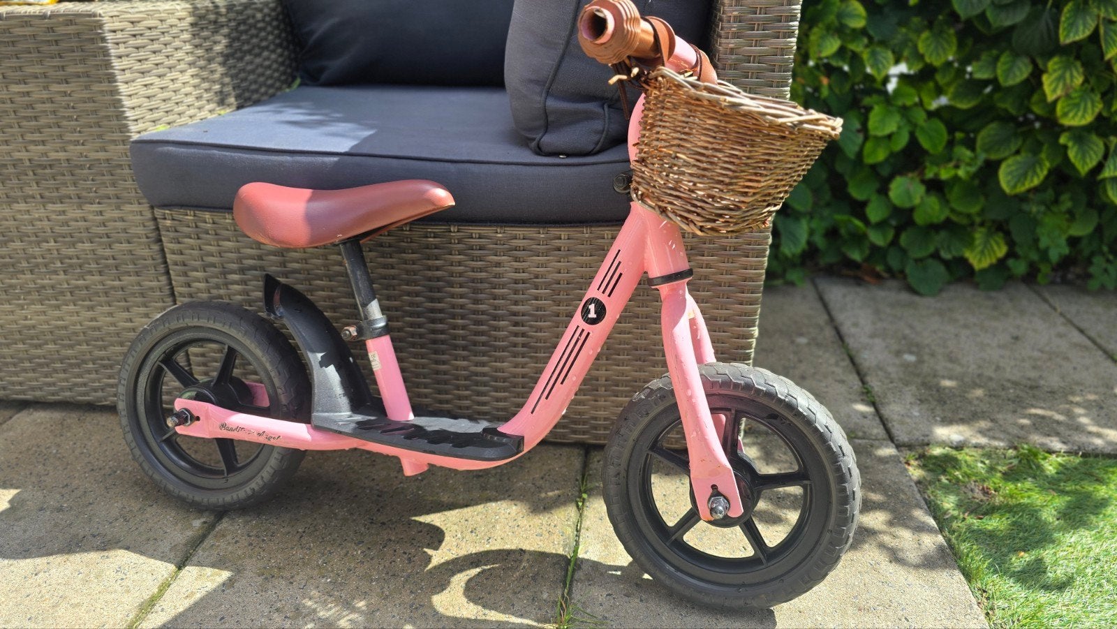 Roze loopfiets met mandje - Ideaal voor jonge kinderen, Fietsen en Brommers, Ophalen, Gebruikt, Minder dan 16 inch