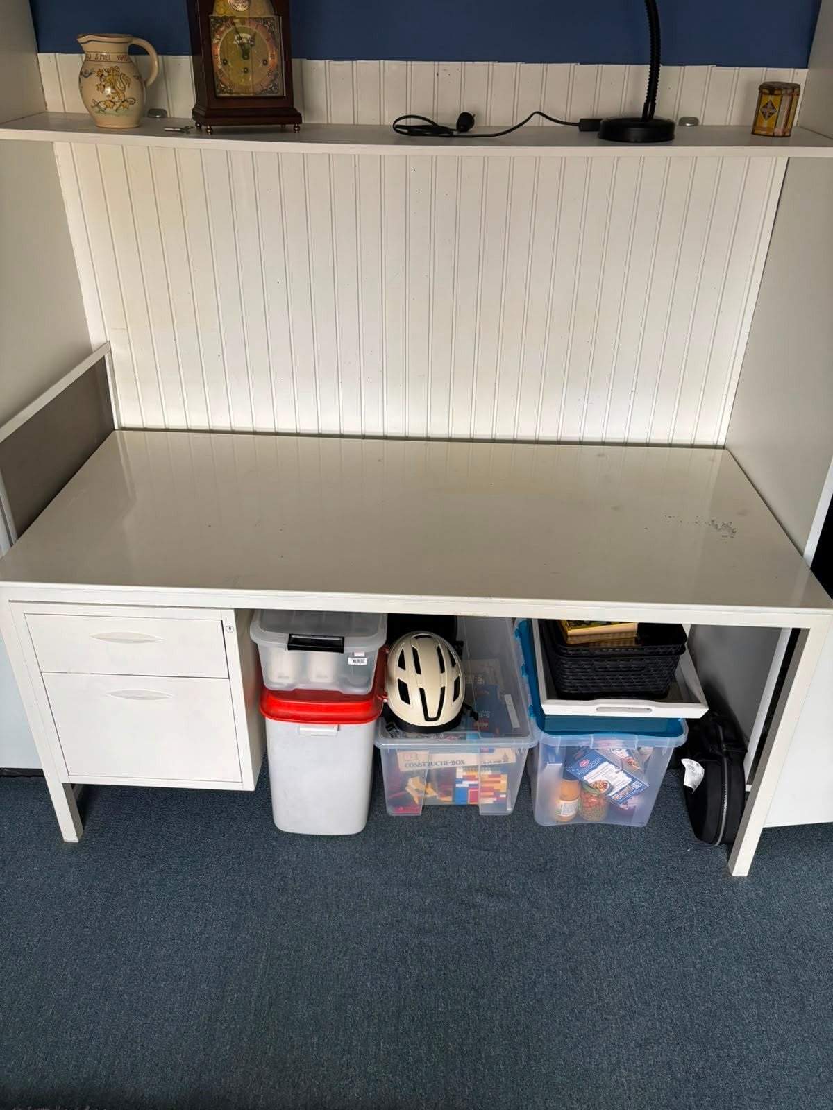 Gratis Stevig wit stalen bureau met lades en opbergruimte, Huis en Inrichting, Ophalen, Gebruikt