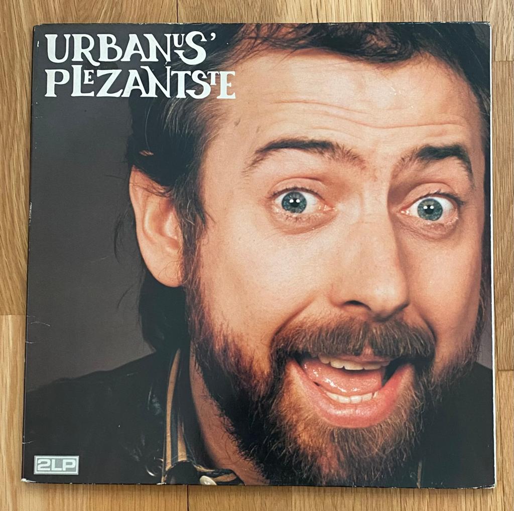 Dubbel LP URBANUS - Plezantste ( 1985 / NL ), Beschermende buitenhoes, Verzenden, Zo goed als nieuw, Levenslied of Smartlap
